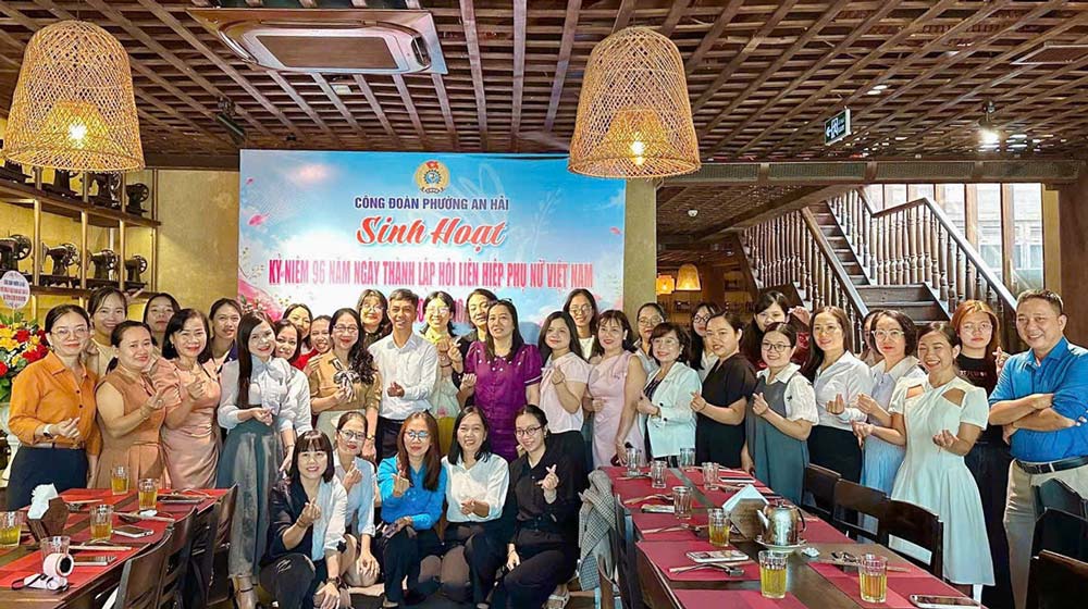 Le syndicat du quartier d'An Hải, Đà Nẵng, rencontre pour commémorer la Journée des femmes vietnamiennes
