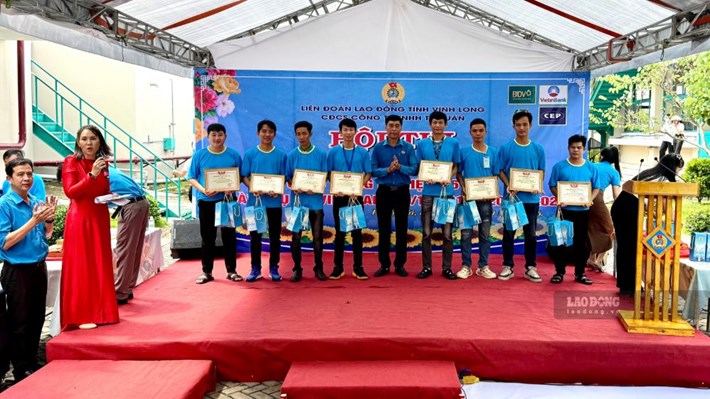 El concurso de cocina crea un patio de recreo para el intercambio y la conexión de los trabajadores en la empresa TNHH Tỷ Xuân. Foto: Hoàng Lộc