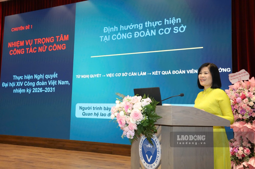 Bà Đỗ Hồng Vân - Ủy viên Ban Thường vụ, Phó Trưởng ban Quan hệ lao động Tổng LĐLĐVN tại hội nghị. Ảnh: Huyền Linh