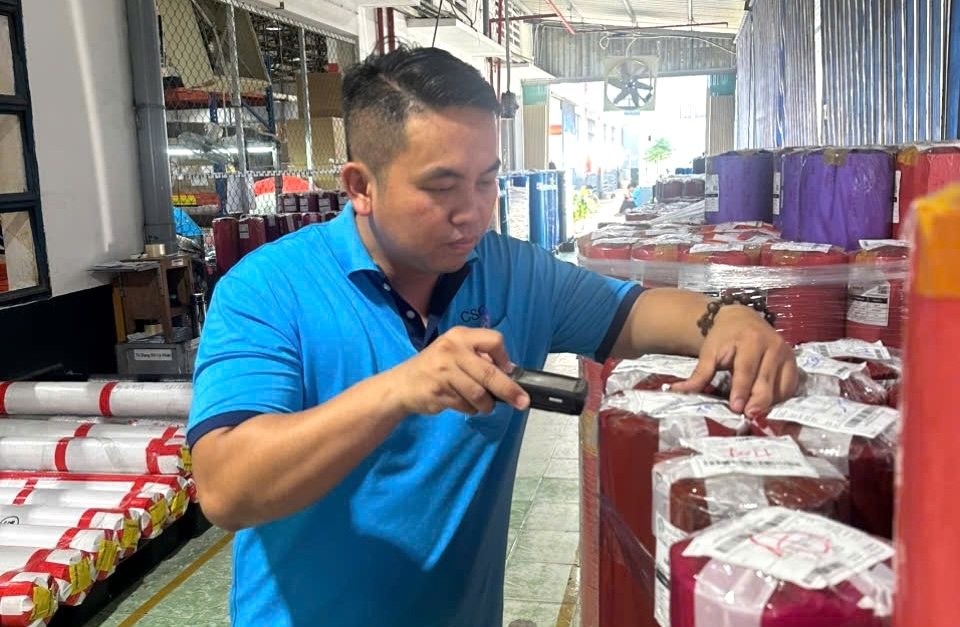 Hưng luôn hoàn thành tốt các công việc chuyên môn. Ảnh: HAC