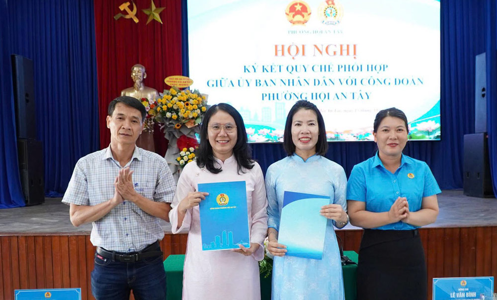 Công đoàn phường Hội An Tây ký kết quy chế phối hợp, tăng cường bảo vệ quyền lợi người lao động. Ảnh: Công đoàn Hội An Tây