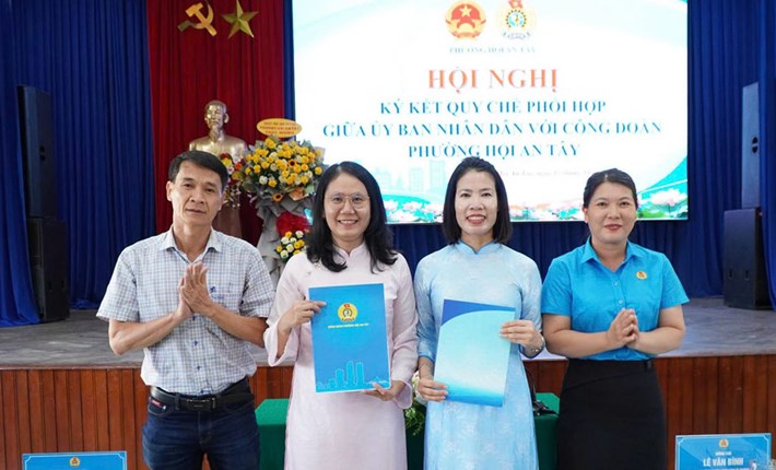 El Sindicato del barrio de Hội An Tây, Đà Nẵng, firma un reglamento de coordinación, fortaleciendo la protección de los derechos de los trabajadores. Foto: Sindicato de Hội An Tây