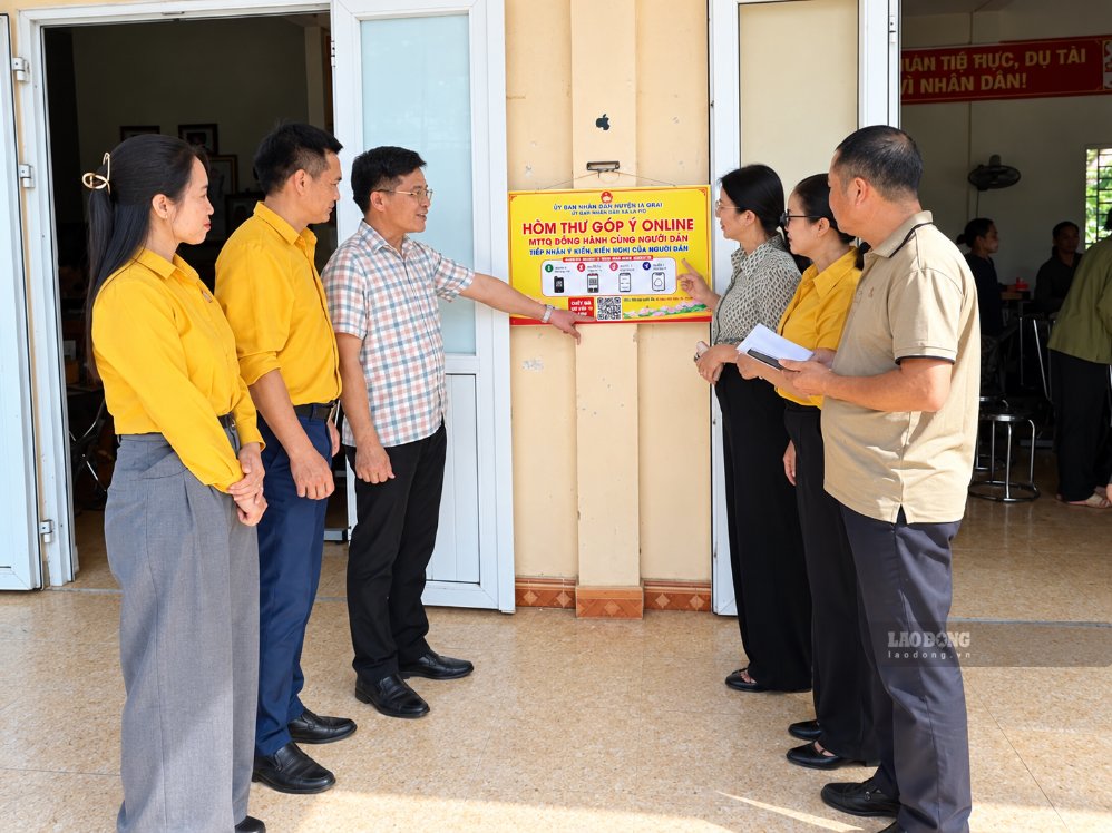 Hoạt động “Ngày thứ Bảy vì dân” góp phần thúc đẩy chuyển đổi số ở cơ sở, giúp người dân tiếp cận dịch vụ công trực tuyến. Ảnh: Duy Chương (17.10)