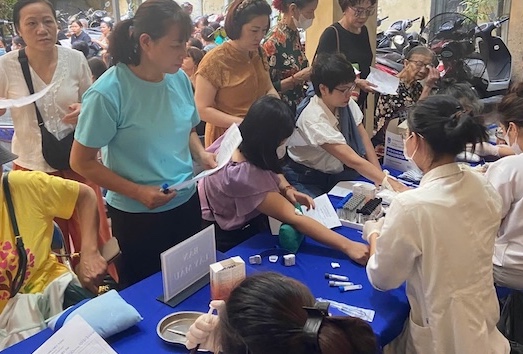 300人以上の女性組合員、労働者が無料健康診断を受ける