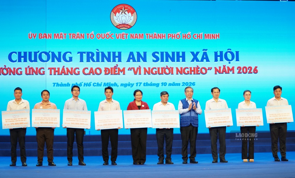 Tối 17.10, Ban Thường trực Ủy ban MTTQ Việt Nam TPHCM tổ chức chương trình an sinh xã hội. Ảnh: Thanh Chân