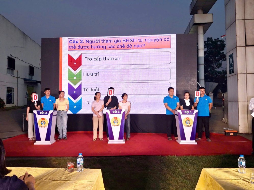 Phần thi Tìm hiểu Kiến thức Pháp luật của các đội chơi được tổ chức tại xã Lạc Sơn, Phú Thọ. Ảnh: Dương Bắc chụp 17/10/2026