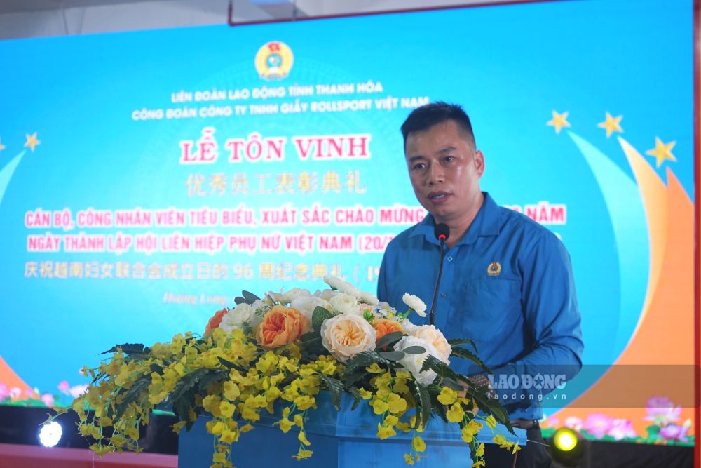 Ông Nguyễn Văn Tý - Chủ tịch Công đoàn Công ty TNHH Giầy Rollsport Việt Nam phát biểu tại lễ tôn vinh. Ảnh: Quách Du (chụp ngày 17.10.2026)