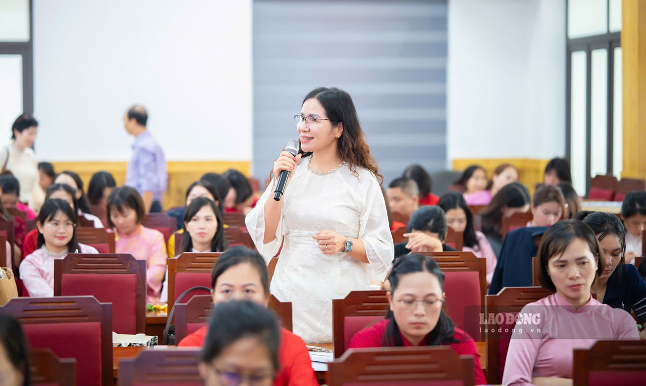 Cán bộ công đoàn chia sẻ kinh nghiệm, tháo gỡ những tình huống phát sinh trong công việc và cuộc sống. Ảnh: An Vi