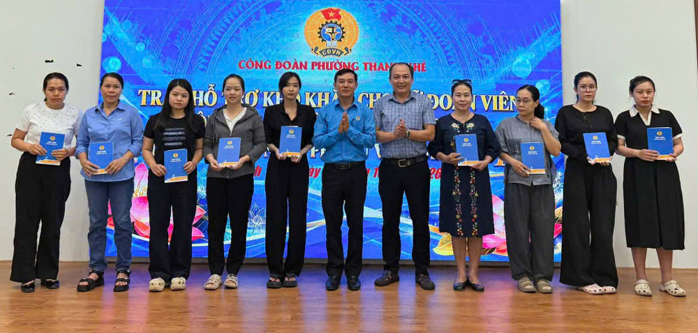 El Sindicato del barrio de Thanh Khe, Da Nang, establece 11 nuevos sindicatos de base