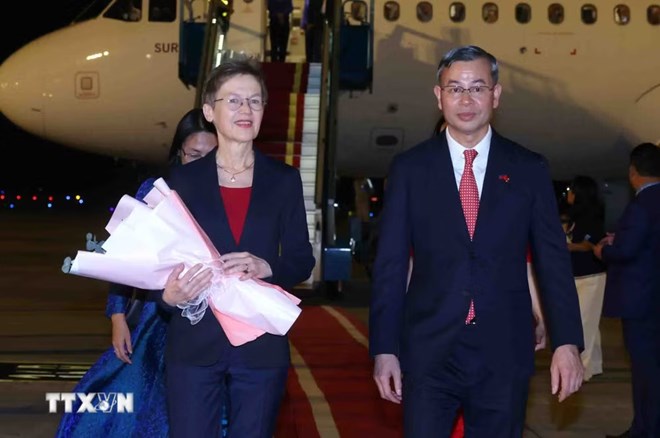 Le Premier ministre du Liechtenstein arrive à Hanoï, entamant une visite officielle au Vietnam