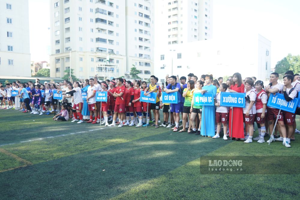 Sunjade Vietnam 신발 회사 노동자 약 400명 축구 대회 참가