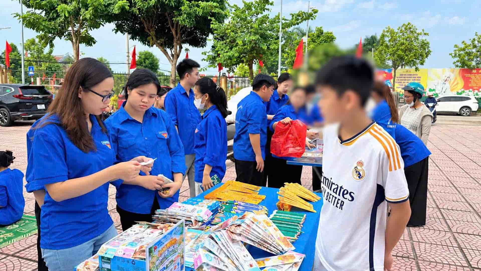 Sau hai đợt triển khai, mô hình “Đổi cũ lấy xanh - Gieo mầm tri thức” hướng tới mục tiêu đưa những cuốn sách, quyển truyện được trao tặng trở thành nguồn tri thức lâu dài, tiếp thêm hành trang học tập và nuôi dưỡng ước mơ cho trẻ em vùng cao. Ảnh: Nhân vật cung cấp