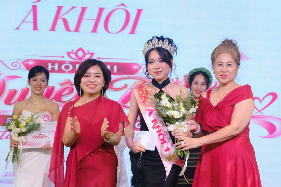 Thí sinh Mai Hoài Minh giành danh hiệu Á khôi 1. Ảnh: Công đoàn phường Thống Nhất