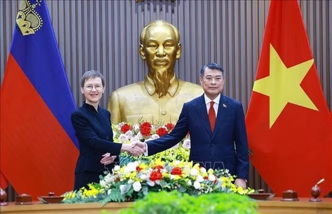 レ・ミン・フン政治局委員、首相がブリジット・ハースリヒテンシュタイン公国の首相と会談。写真:ズオン・ザン/TTXVN