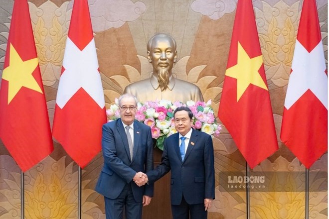 政治局委員、国会議長のチャン・タイン・マン氏がスイスのガイ・パルメリン大統領と会談。写真:ハイ・グエン