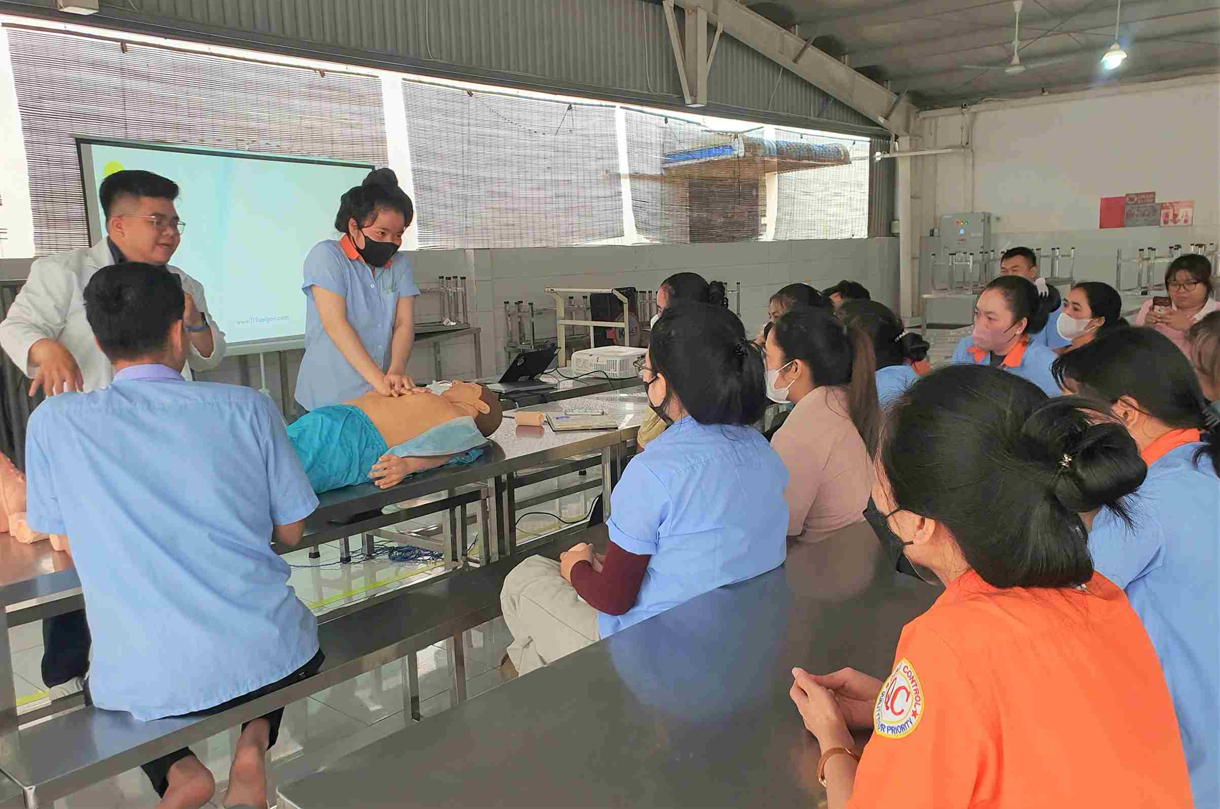 Công đoàn Kanaan Bảo Lộc tổ chức khám sức khỏe cho đoàn viên, người lao động. Ảnh: Nhi Nhi