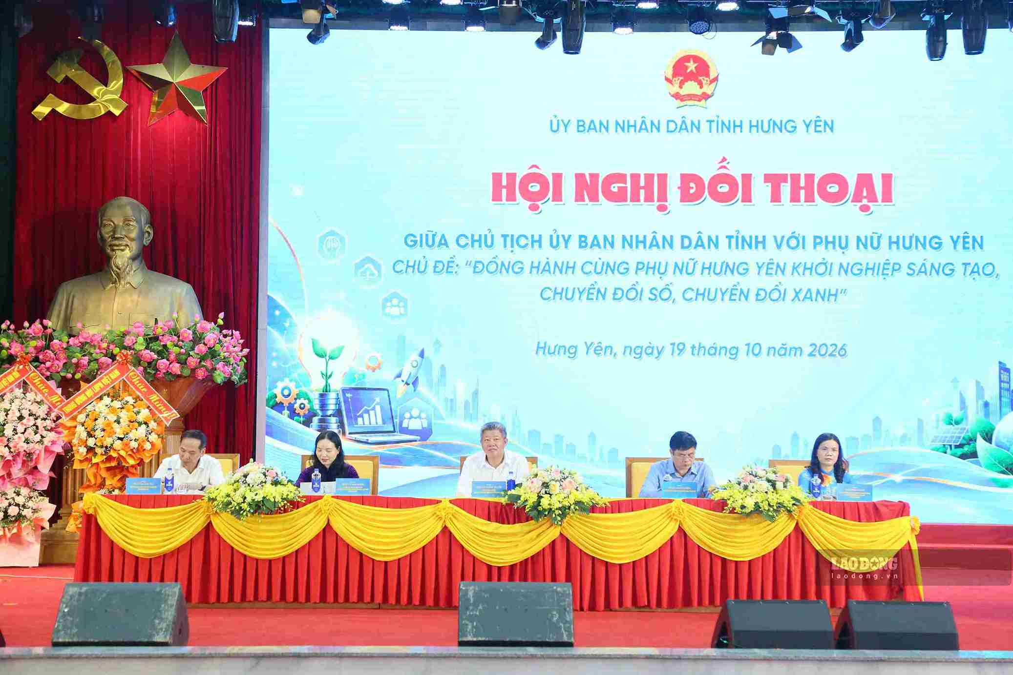 Chủ tịch UBND tỉnh Hưng Yên Nguyễn Mạnh Quyền chủ trì hội nghị đối thoại với phụ nữ tỉnh năm 2026. Ảnh: Mai Hương