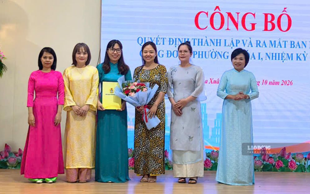 Công đoàn phường Hoà Xuân công bố quyết định thành lập và ra mắt Ban Nữ công Công đoàn phường Hòa Xuân khóa I, nhiệm kỳ 2025-2030.