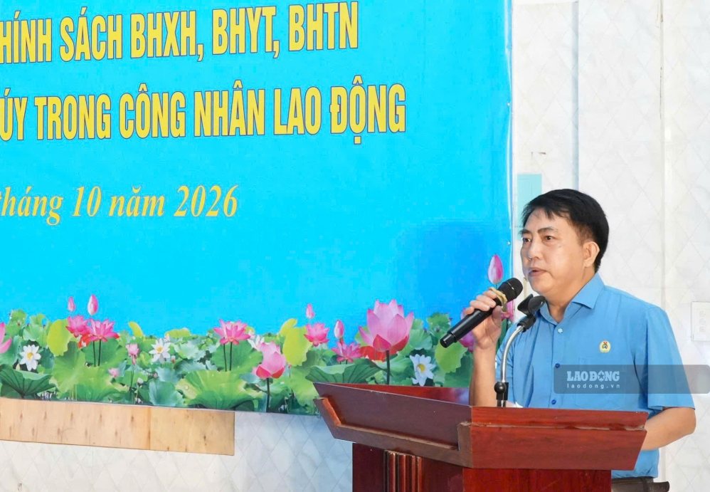 Ông Phan Thanh Lân - Phó Chủ tịch LĐLĐ tỉnh Quảng Trị phát biểu tại buổi đối thoại (ảnh chụp ngày 19.10). Ảnh: Thanh Trung