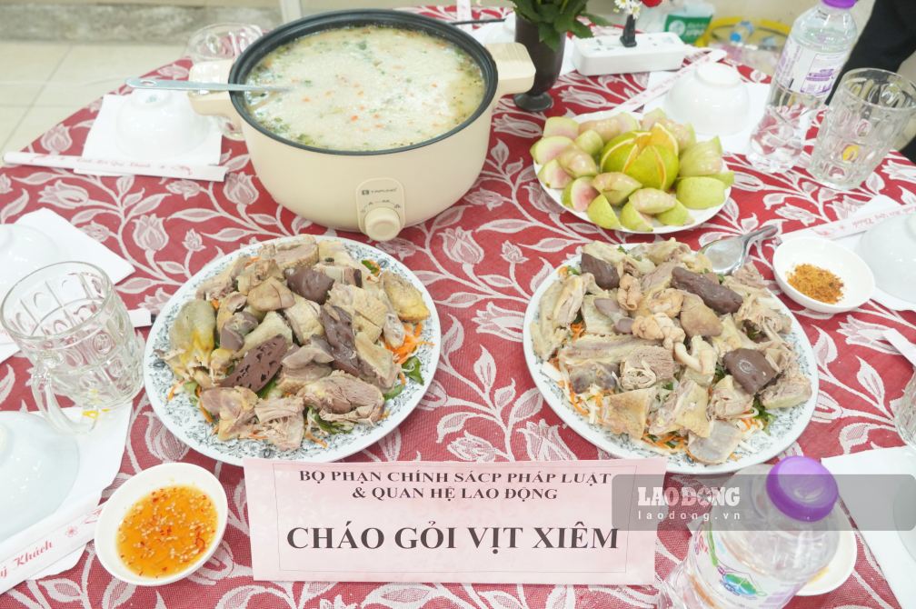 Những món ăn do đoàn viên Công đoàn nấu. Ảnh: Tạ Quang (ảnh chụp ngày 19.10)