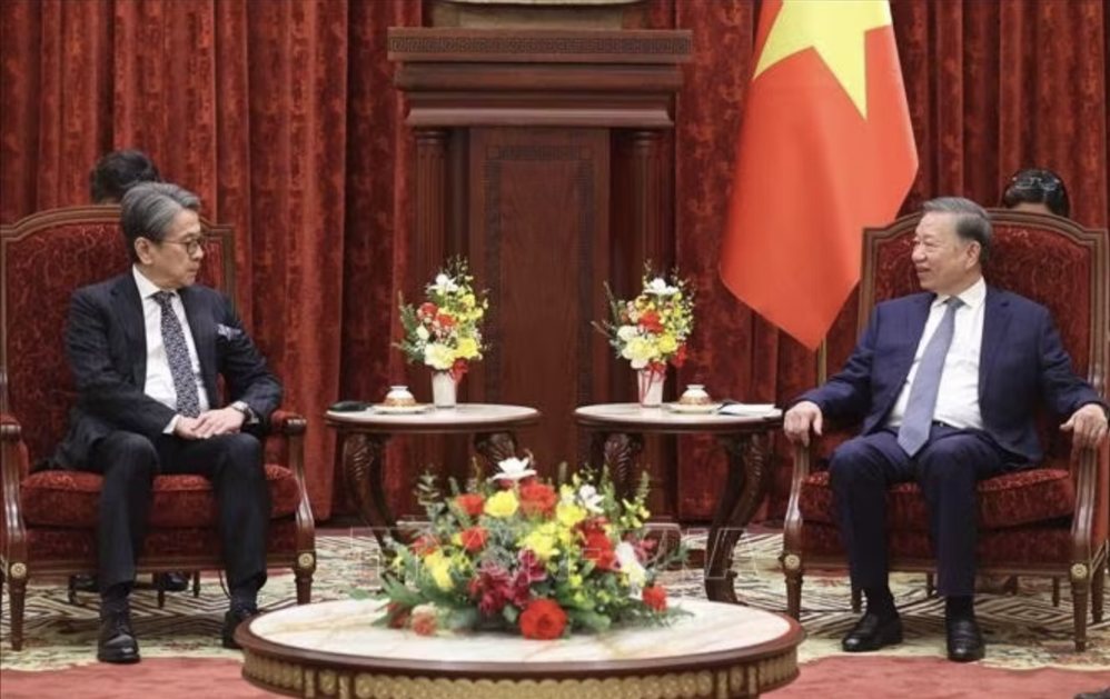 Tổng Bí thư, Chủ tịch nước Tô Lâm tiếp ông Maeda Tadashi - Chủ tịch Hội đồng quản trị Ngân hàng Hợp tác Quốc tế Nhật Bản (JBIC). Ảnh: TTXVN.