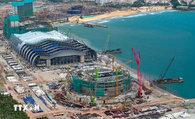 Công trình hạ tầng kỹ thuật phục vụ Hội nghị APEC 2027 tại Phú Quốc (An Giang) đang trong giai đoạn thi công. Ảnh: TTXVN