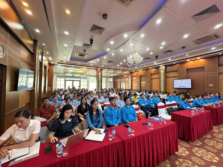 Hội nghị tập huấn chính sách, pháp luật cho cán bộ công đoàn Phường Hòa Bình. Ảnh: Liên đoàn Lao Động tỉnh Phú Thọ