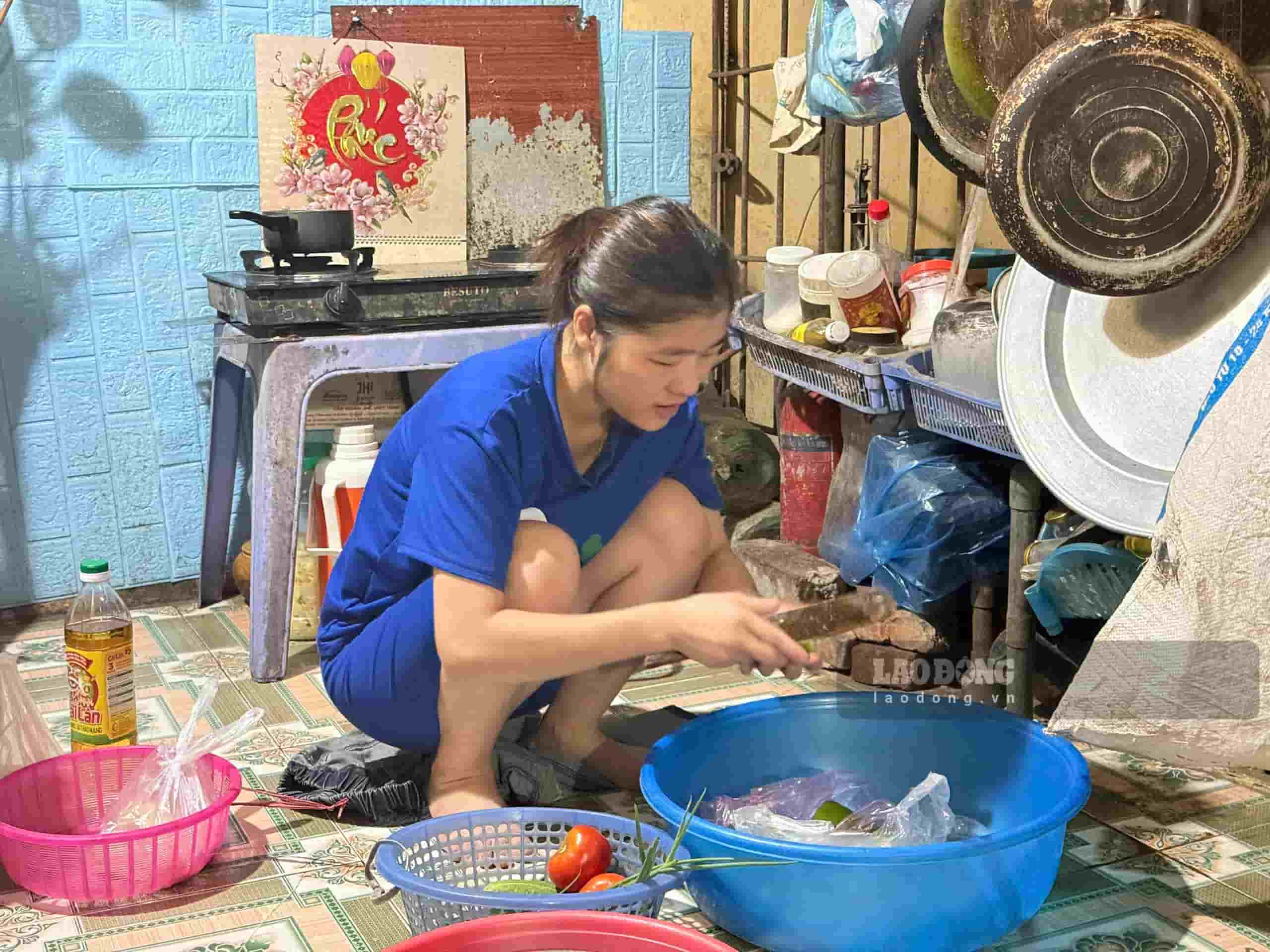 Chị Thực - có 14 năm làm công nhân ở Khu công nghiệp Thăng Long. Ảnh: Minh Hương.