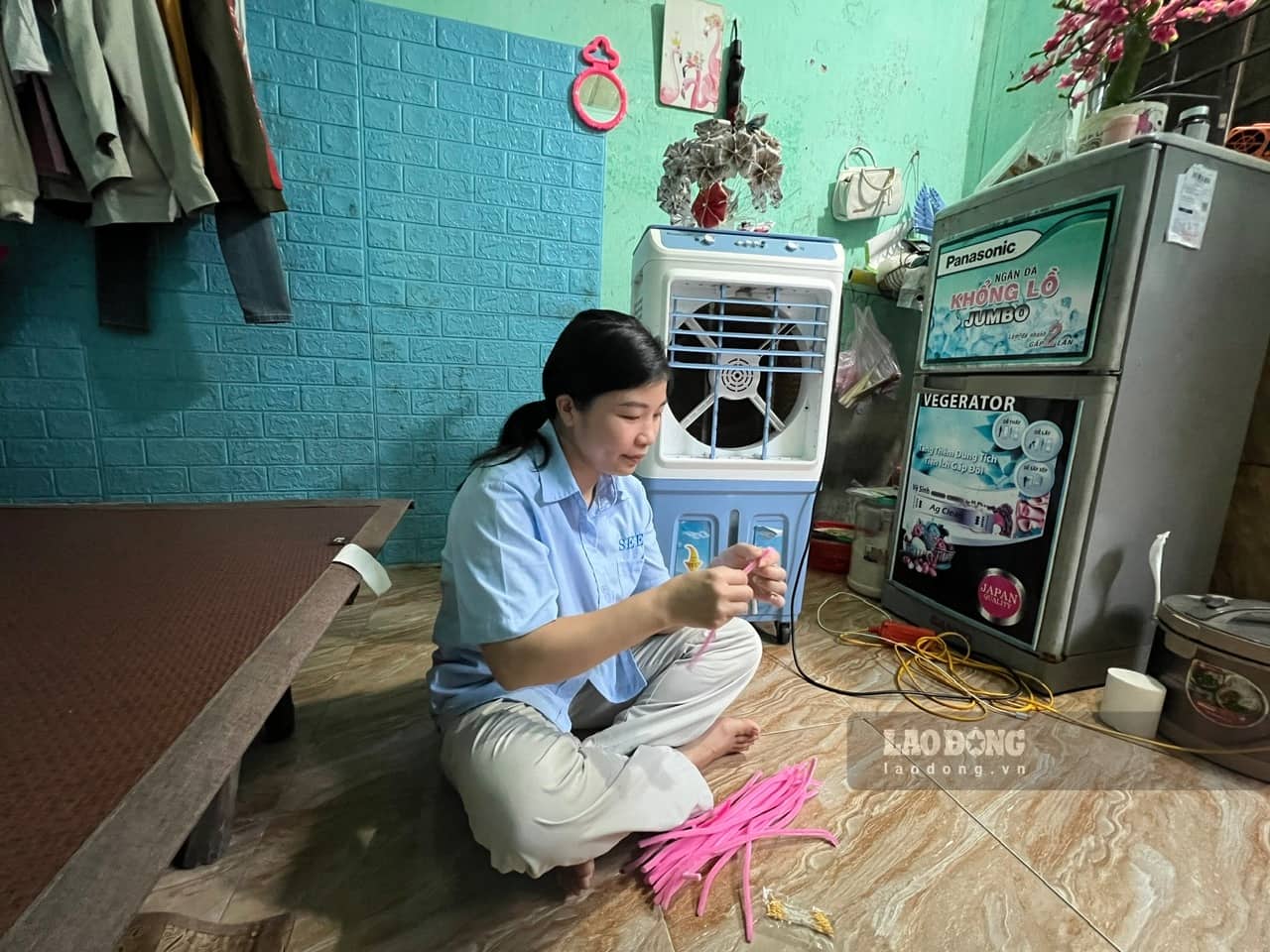 Rời nhà máy, công nhân trở về với những niềm vui riêng
