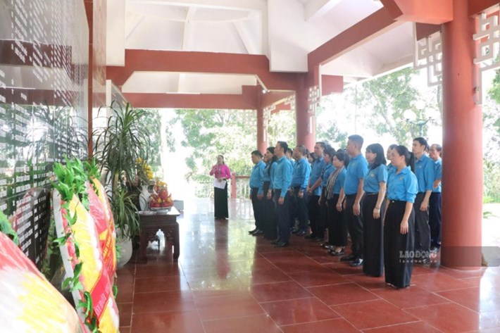 Hành trình về địa chỉ đỏ góp phần bồi đắp niềm tự hào và ý thức trách nhiệm cho đội ngũ cán bộ Công đoàn. Ảnh: Mạnh Hùng