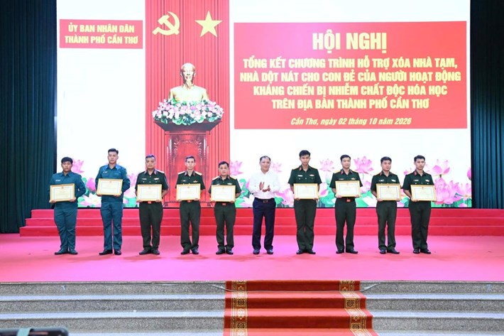 TP đã hoàn thành và bàn giao 123 căn nhà trên địa bàn 47 xã, phường. Ảnh: Nguyễn Thắng (Bộ CHQS TP Cần Thơ)