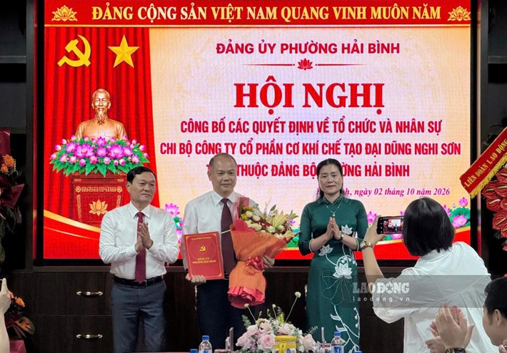 Lễ công bố quyết định thành lập Chi bộ Công ty Cổ phần Cơ khí Chế tạo Đại Dũng Nghi Sơn. Ảnh: Minh Hoàng