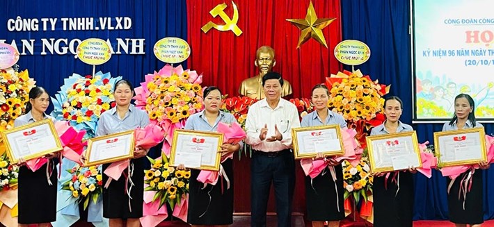Công đoàn cơ sở Công ty TNHH Vật liệu xây dựng Phan Ngọc Anh (Đà Nẵng) tổ chức nhiều hoạt động thiết thực nhân ngày Phụ nữ Việt Nam. Ảnh: Công đoàn Nam Phước