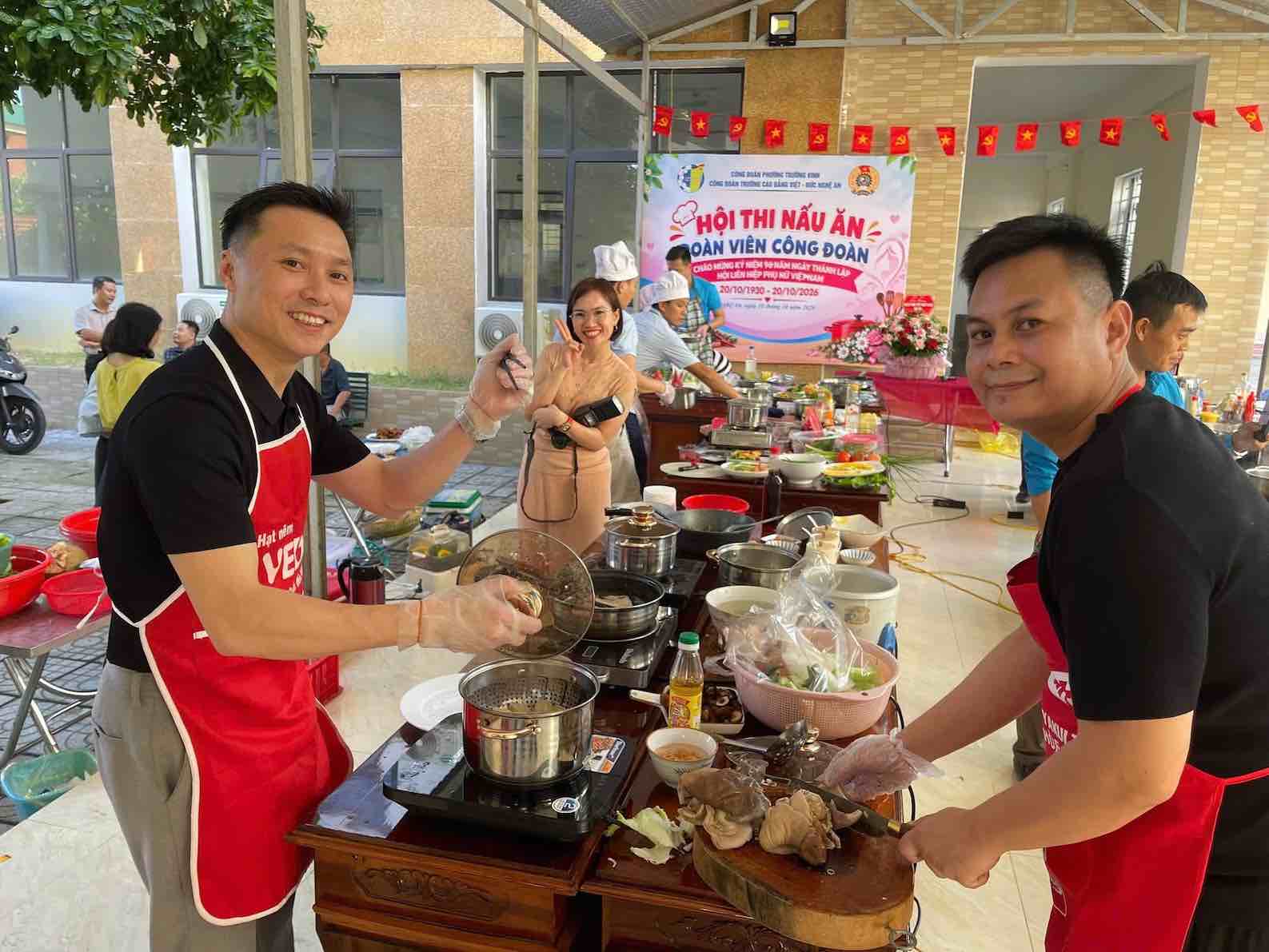 Concurso de cocina para celebrar el Día de la Mujer Vietnamita en la Escuela Vocacional Viet Duc