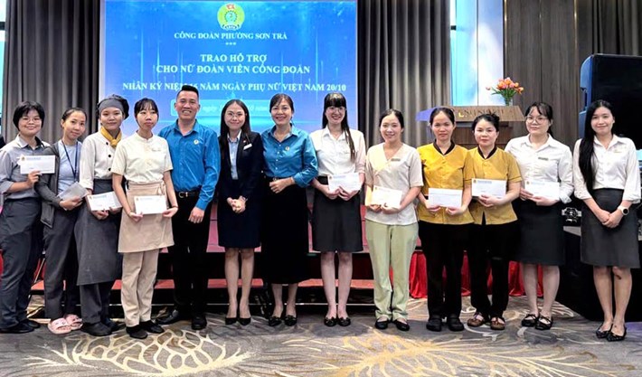 Công đoàn phường Sơn Trà, Đà Nẵng chăm lo nữ đoàn viên có hoàn cảnh khó khăn. Ảnh: Công đoàn Đà Nẵng