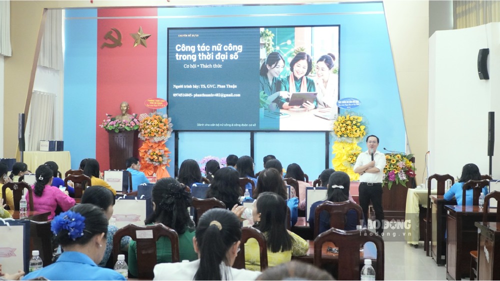 Phần nói chuyện chuyên đề Công tác nữ công trong thời đại số. Ảnh: Nguyên Anh