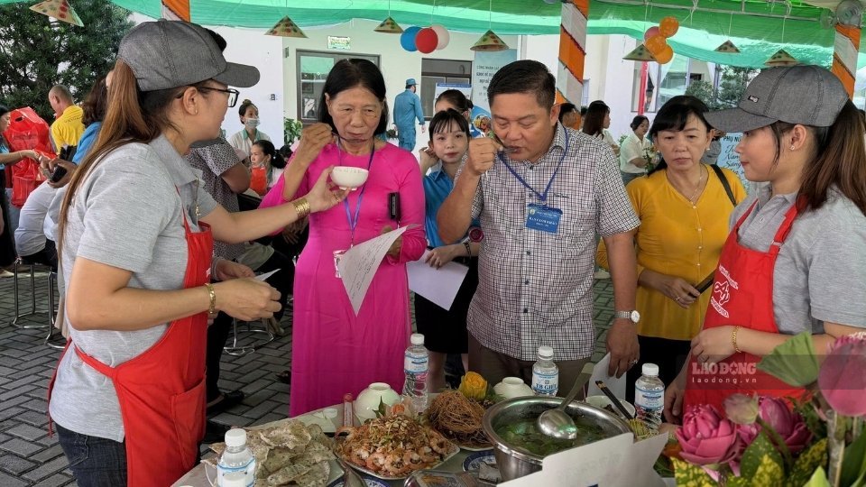 51 equipos compiten en el Concurso de cocina de la empresa Tỷ Bách