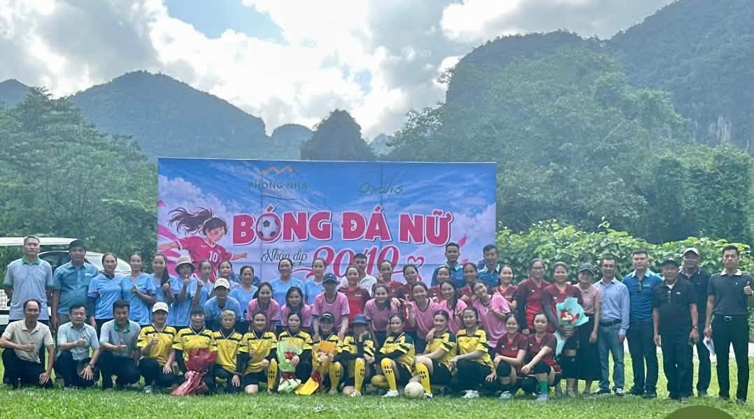 El torneo de fútbol femenino une a los miembros de la unión de dos empresas en Quang Tri