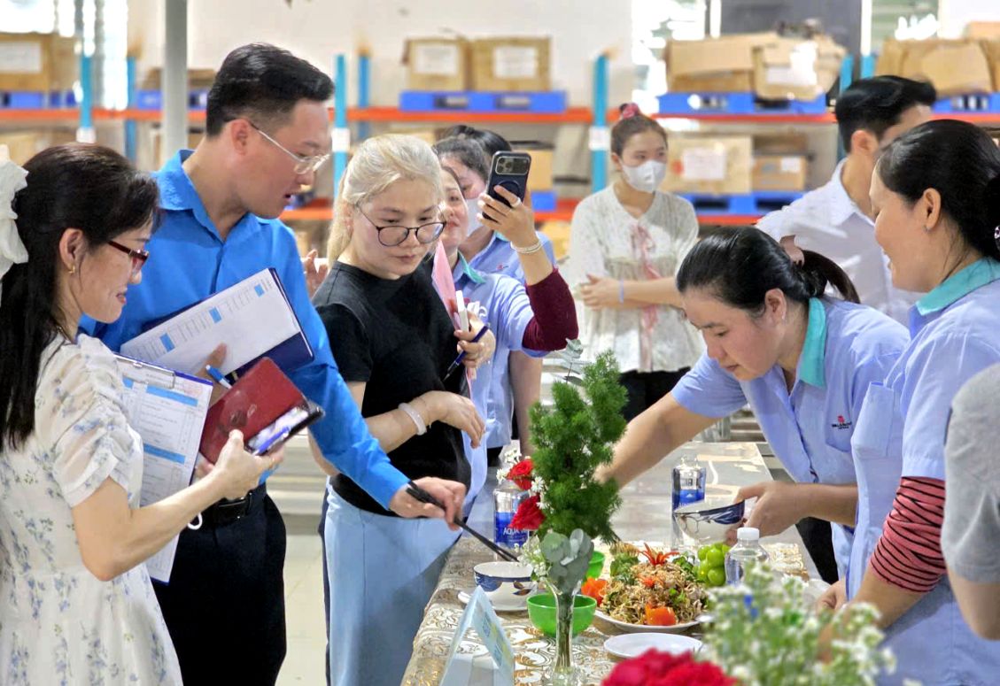 Công đoàn cơ sở tổ chức Hội thi nấu ăn chào mừng Ngày Phụ nữ Việt Nam năm 2026. Ảnh: LĐLĐ tỉnh Đồng Tháp