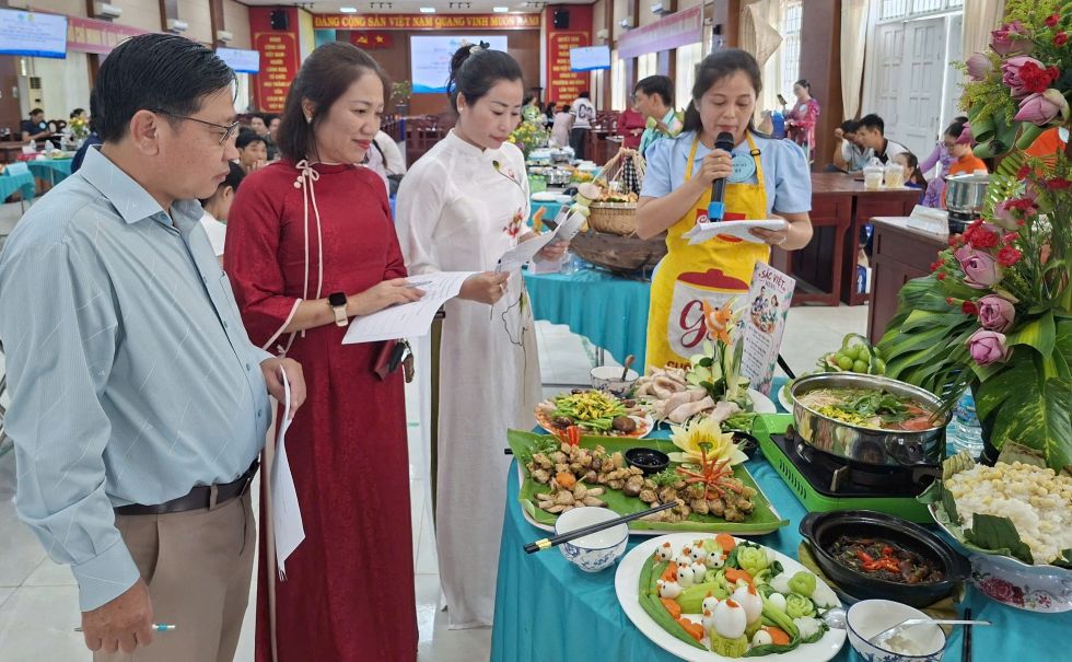 ベトナム女性の日を祝うアンビン区で「家族の食事」コンテストが盛り上がる