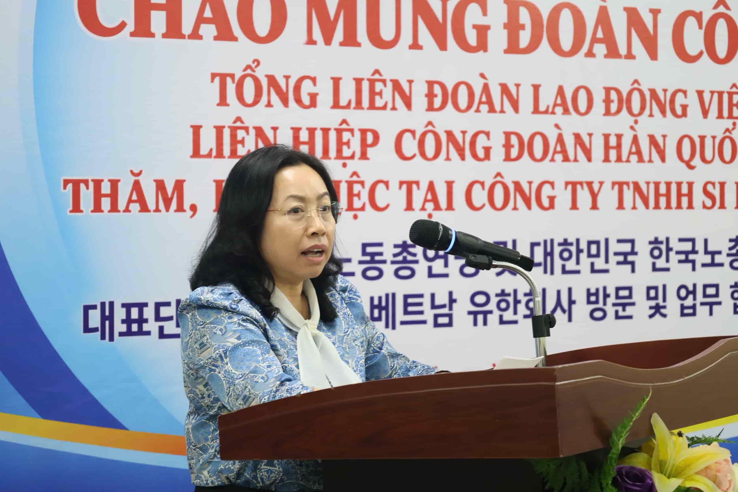 Bà Thái Thu Xương - Phó Chủ tịch Tổng Liên đoàn Lao động Việt Nam phát biểu tại buổi làm việc. Ảnh: Quyết Chiến. 