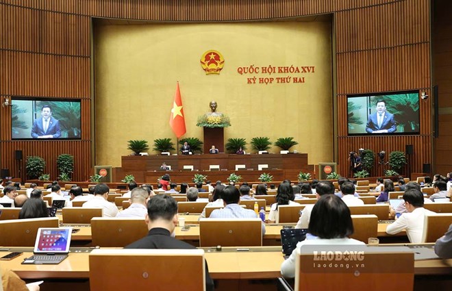国会が社会保険法の一部条項の改正・補足法案について議論