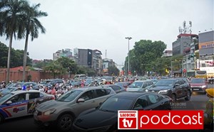 10月21日朝のニュース:ハノイの頻繁な交通渋滞の44箇所を処理済み