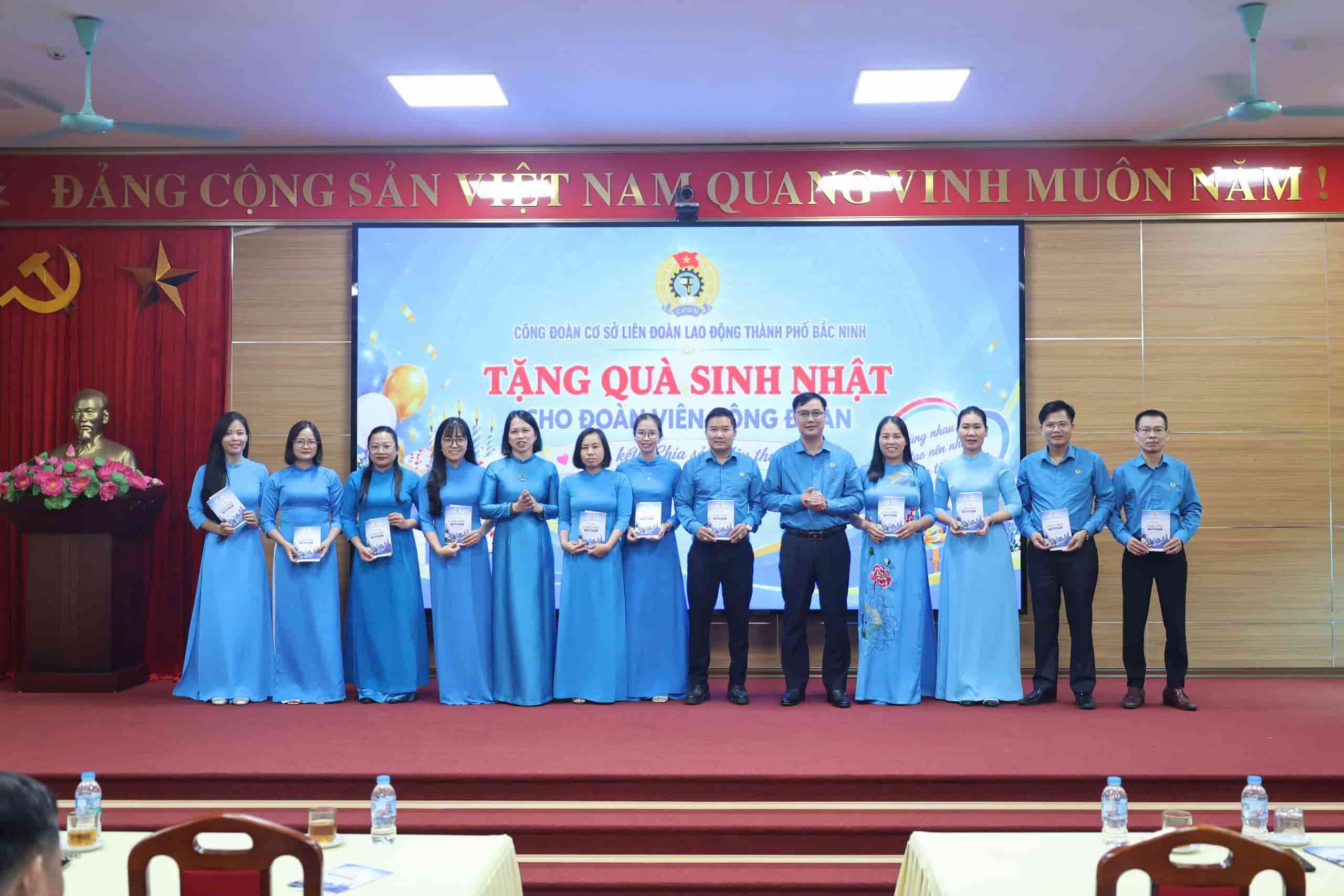 CĐCS Liên đoàn Lao động thành phố Bắc Ninh tổ chức sinh nhật cho đoàn viên