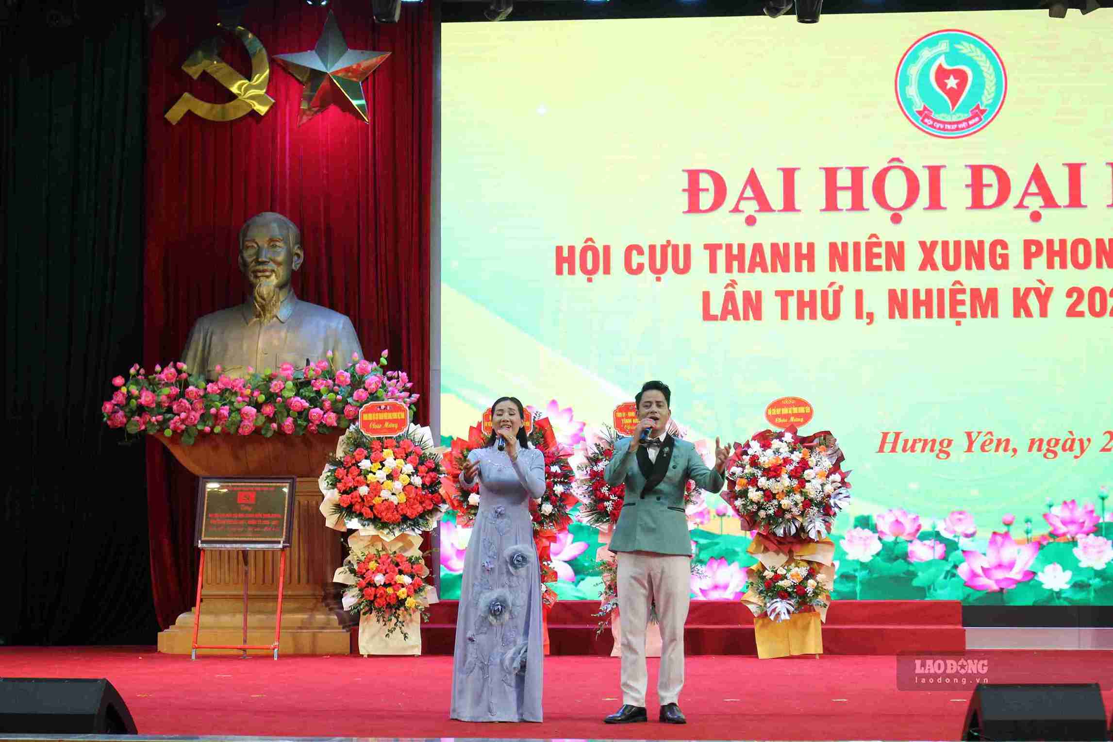 Chương trình văn nghệ chào mừng Đại hội đại biểu Hội Cựu Thanh niên xung phong tỉnh Hưng Yên lần thứ I, nhiệm kỳ 2026-2031. Ảnh: Mai Hương