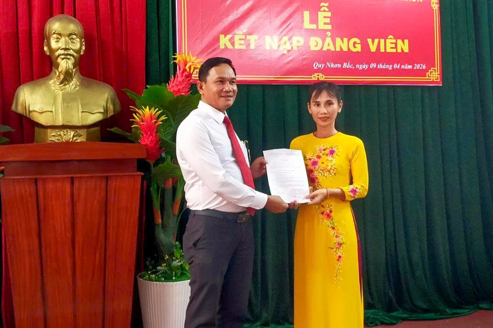 17 đoàn viên Công đoàn phường Quy Nhơn Bắc được kết nạp Đảng