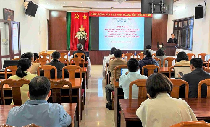 Lâm Đồng tập huấn kỹ năng cho đội ngũ hòa giải viên và Trọng tài viên lao động. Ảnh: Đức Lâm