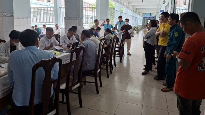 Đoàn viên, người lao động hăng hái tham gia hiến máu tình nguyện. Ảnh: LĐLĐ An Giang