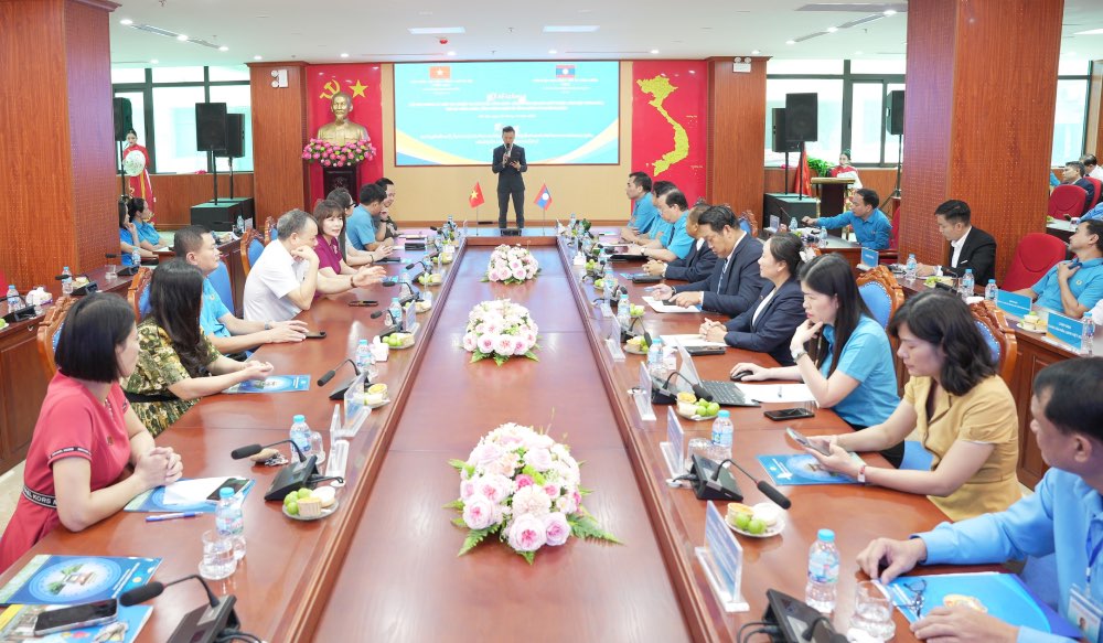 Nâng cao năng lực cán bộ Công đoàn Lào từ thực tiễn Việt Nam