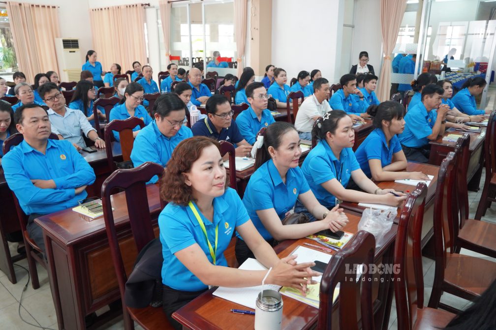 Đại biểu tham dự chương trình. Ảnh: Tạ Quang (ảnh chụp ngày 22.10)
